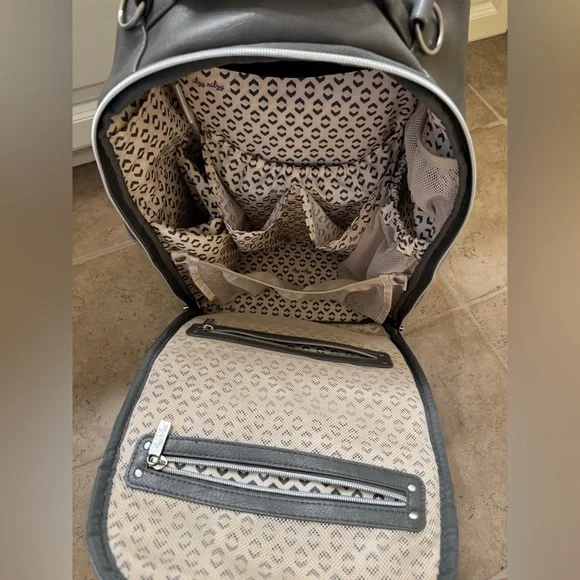 Grayson Boss Bag Backpack in Gray - Picture 5 of 7